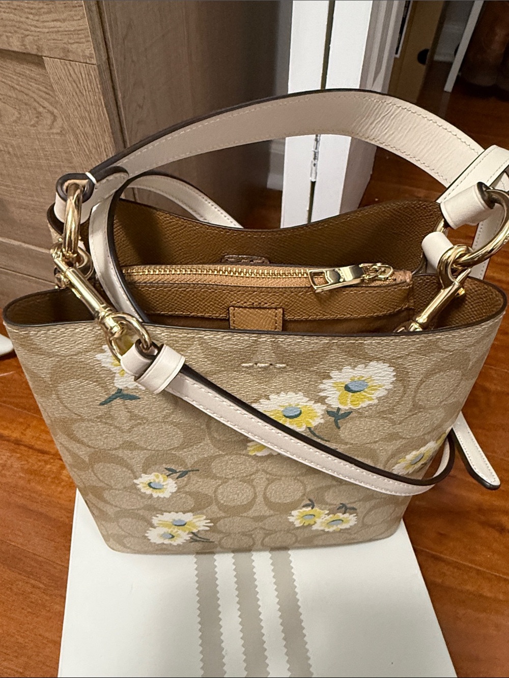 COACH Beige Signature Daisy Print Shoulder Bag with Yellow Accents - Picture 5 of 6